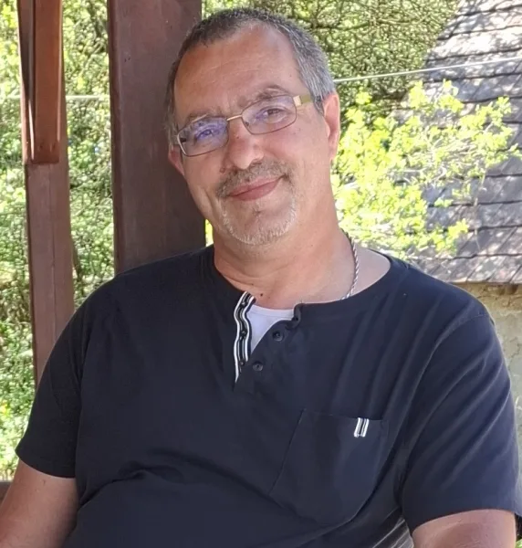 László profilképe